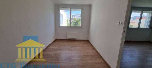 T2 PROCHE MER DERNIER ETAGE 13008 MARSEILLE
