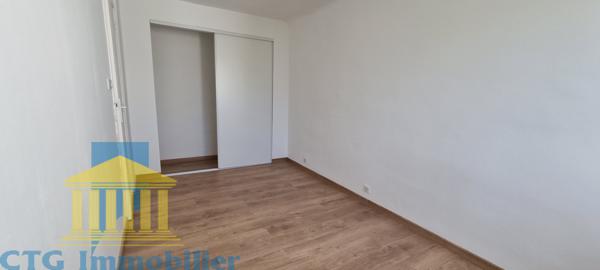 T2 PROCHE MER DERNIER ETAGE 13008 MARSEILLE