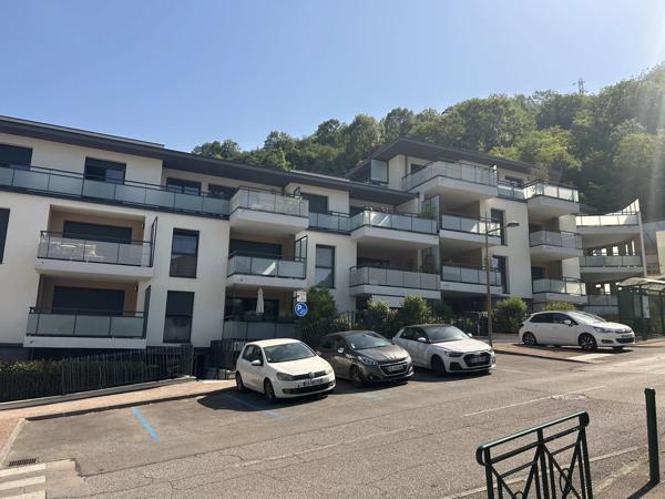 Vente                                                      Appartement
                        
                     3 pièces                      69 m2                     à Voglans