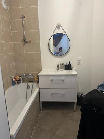 Vente                                                      Appartement
                        
                     3 pièces                      69 m2                     à Voglans