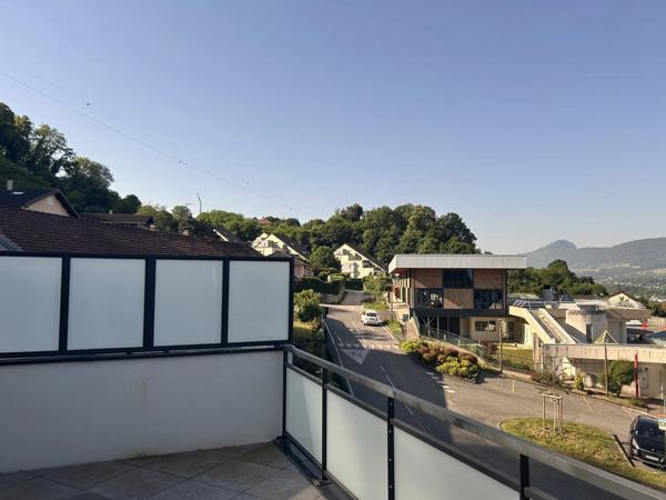 Vente                                                      Appartement
                        
                     3 pièces                      69 m2                     à Voglans