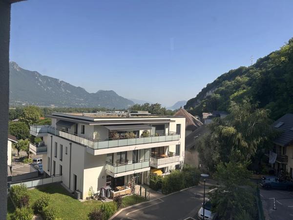 Vente                                                      Appartement
                        
                     3 pièces                      69 m2                     à Voglans