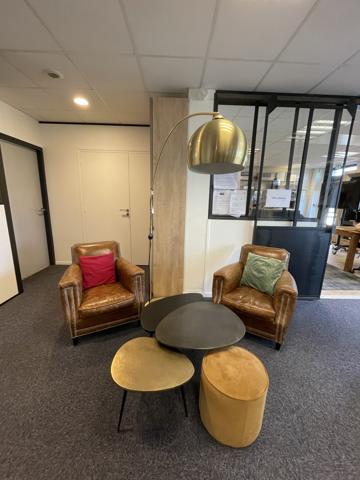 Bureau à louer à Vertou parking extérieur et open space proche périphérique
