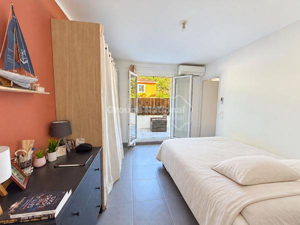 ENSUES LA REDONNE: Appartement de type 2 de 36.1 m2 situé au rez de chaussée résidence "Les Coulins" avec place de parking et cave , Ensues la redonne