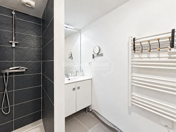 ENSUES LA REDONNE: Appartement de type 2 de 36.1 m2 situé au rez de chaussée résidence "Les Coulins" avec place de parking et cave , Ensues la redonne