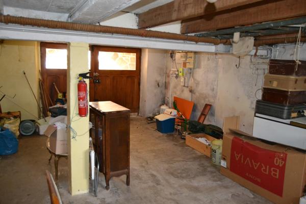 Plougasnou (29630) Plougasnou bourg, maison 1950 toiture refaite sur 600 m2 de jardin clos.