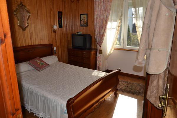 Plougasnou (29630) Plougasnou bourg, maison 1950 toiture refaite sur 600 m2 de jardin clos.