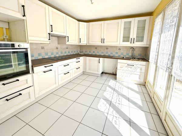 Conflans-Sainte-Honorine (78700) CENTRE VILLE Entre Seine, vieux village et transports RER A et SNCF à pied: l’équilibre parfait à Conflans-Sai