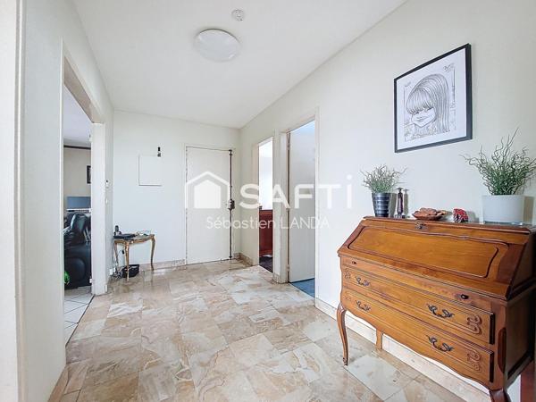 Maison de 164 m² divisée en 2 appartements à Bobigny