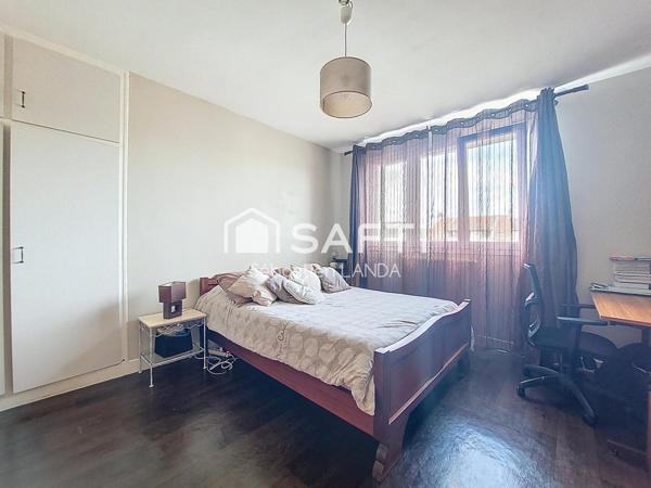 Maison de 164 m² divisée en 2 appartements à Bobigny