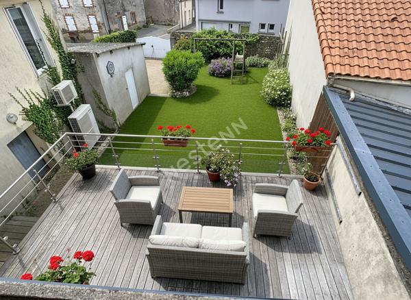 Maison familiale en pierre à vendre dans le bourg du Fief Sauvin