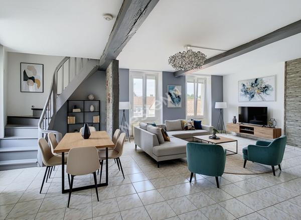 Maison familiale en pierre à vendre dans le bourg du Fief Sauvin