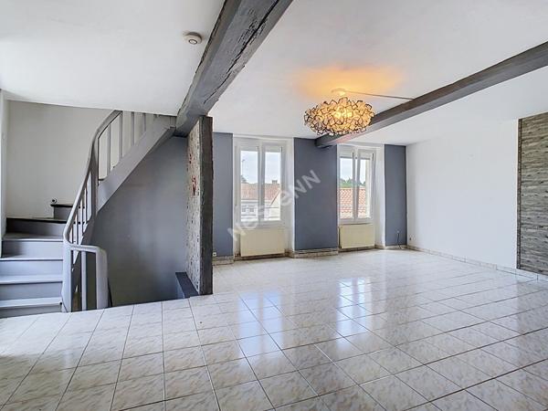 Maison familiale en pierre à vendre dans le bourg du Fief Sauvin