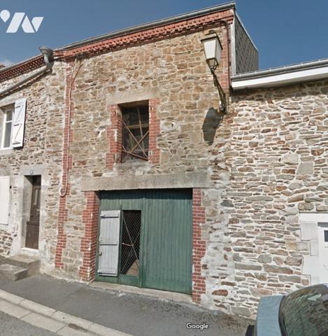 Grange située rue des Hayettes à LES MAZURES à rénover entièrement.