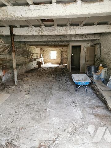 Grange située rue des Hayettes à LES MAZURES à rénover entièrement.