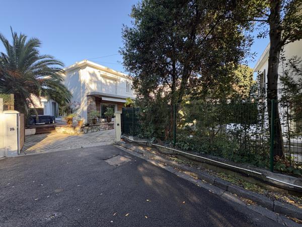 Montpellier (34000) Montpellier Cité MION. Maison d'architecte avec 4 chambres & piscine.