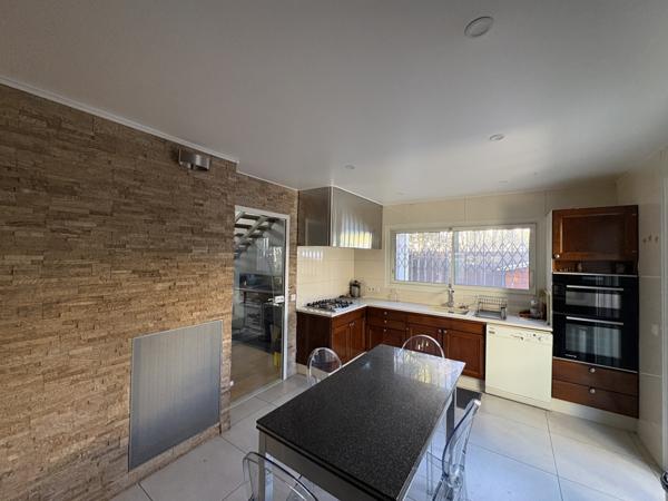 Montpellier (34000) Montpellier Cité MION. Maison d'architecte avec 4 chambres & piscine.