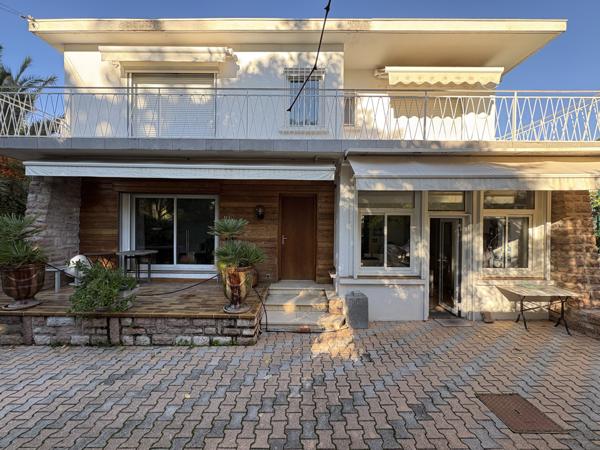 Montpellier (34000) Montpellier Cité MION. Maison d'architecte avec 4 chambres & piscine.