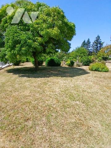 Pavillon avec terrain clos et dépendances