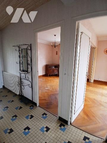 Pavillon avec terrain clos et dépendances