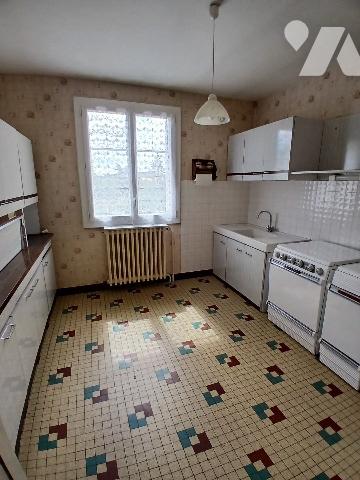 Pavillon avec terrain clos et dépendances