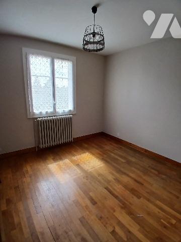 Pavillon avec terrain clos et dépendances