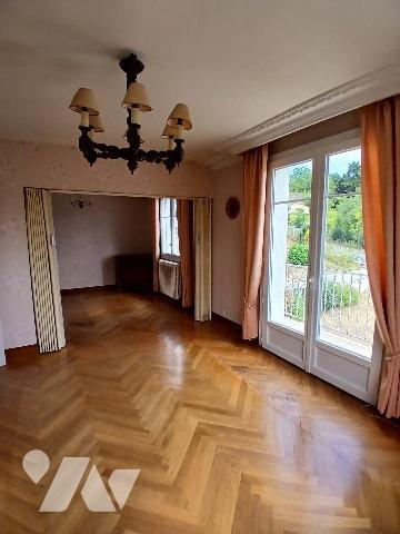 Pavillon avec terrain clos et dépendances