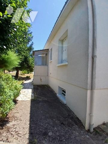 Pavillon avec terrain clos et dépendances