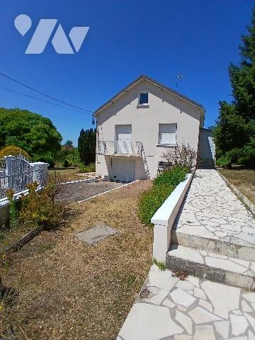 Pavillon avec terrain clos et dépendances