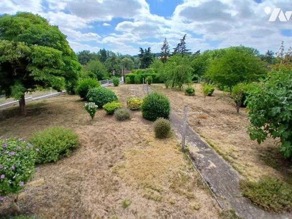 Pavillon avec terrain clos et dépendances
