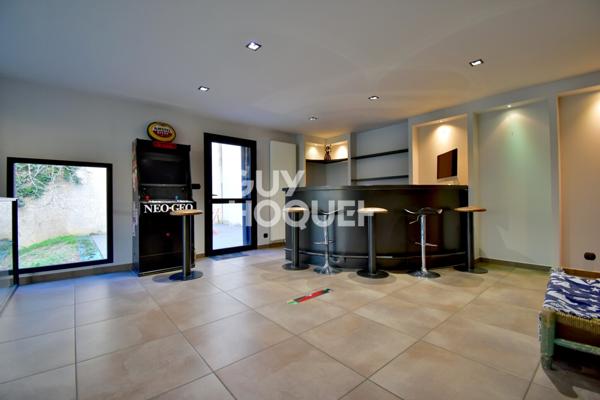 MAISON À VENDRE DE 7 PIÈCES DE 226,42 M²