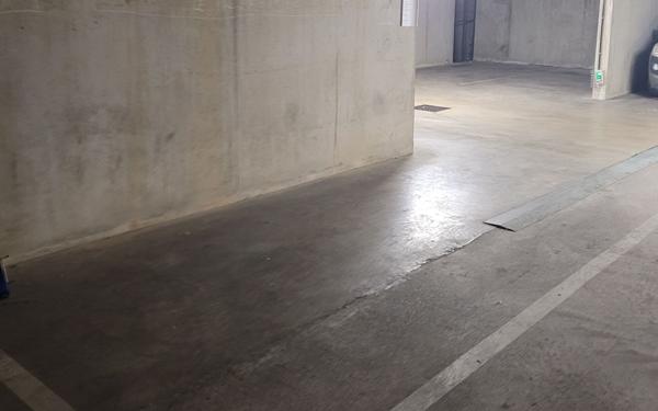 Stationnement à vendre    Vaulx-en-Velin