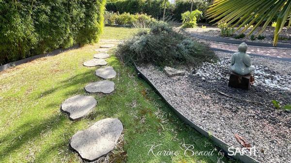 Un havre de paix aux allures de "maison de vacances" : piscine, jardin paysager et atmosphère zen