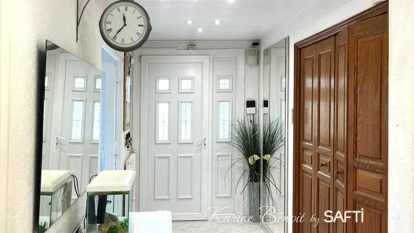 Un havre de paix aux allures de "maison de vacances" : piscine, jardin paysager et atmosphère zen