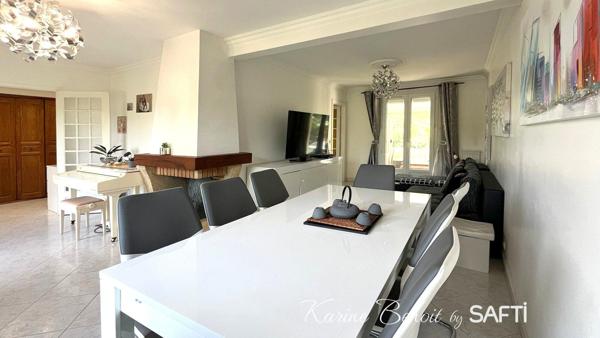 Un havre de paix aux allures de "maison de vacances" : piscine, jardin paysager et atmosphère zen