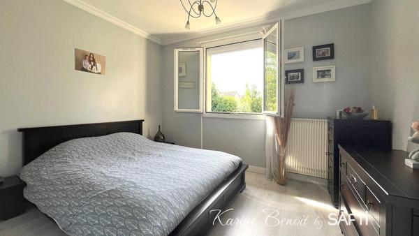 Un havre de paix aux allures de "maison de vacances" : piscine, jardin paysager et atmosphère zen