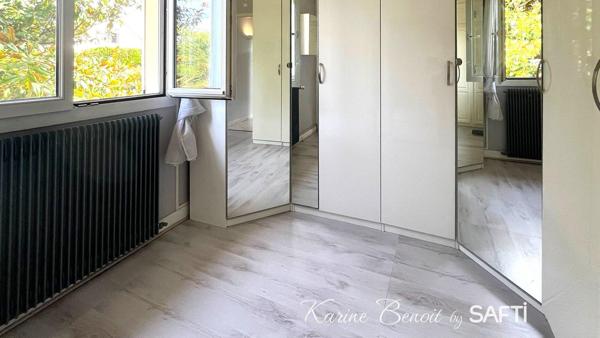 Un havre de paix aux allures de "maison de vacances" : piscine, jardin paysager et atmosphère zen