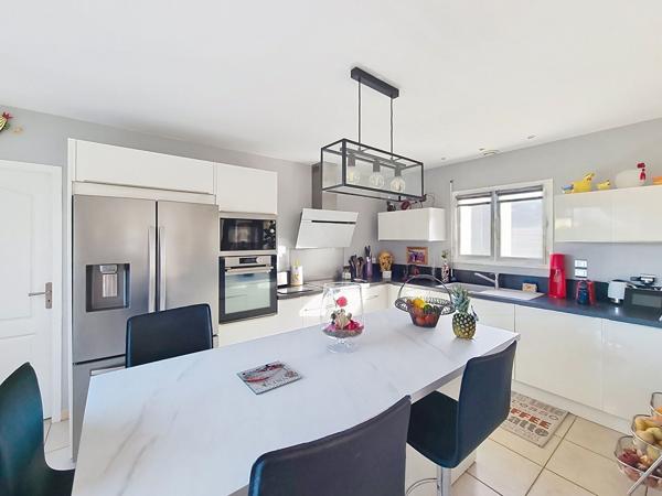 Magnifique Maison de plus de 150m² avec dépendance, piscine et double garage , Vayres