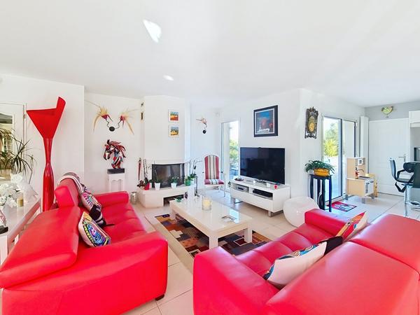 Magnifique Maison de plus de 150m² avec dépendance, piscine et double garage , Vayres