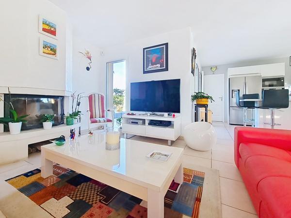 Magnifique Maison de plus de 150m² avec dépendance, piscine et double garage , Vayres