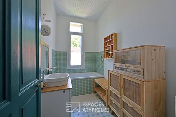 Maison de charme avec cour et bassin Nîmes, quartier Révolution