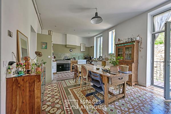 Maison de charme avec cour et bassin Nîmes, quartier Révolution