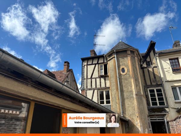 Ensemble Immobilier avec Cour, Dépendances et Accès à la Risle – La Ferrière-sur-Risle (27760)