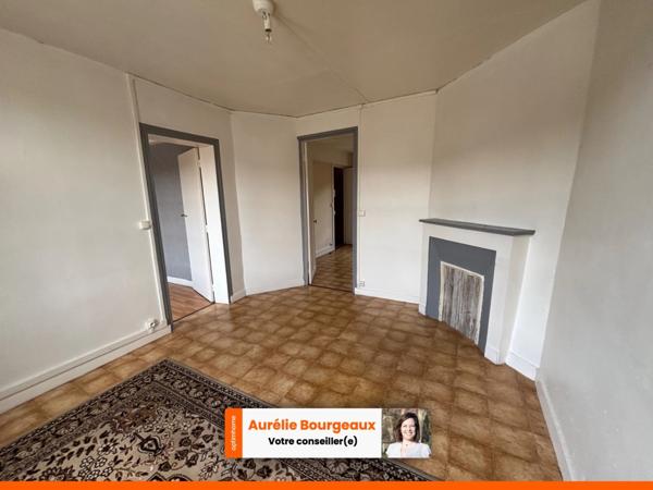 Ensemble Immobilier avec Cour, Dépendances et Accès à la Risle – La Ferrière-sur-Risle (27760)