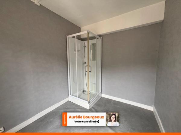 Ensemble Immobilier avec Cour, Dépendances et Accès à la Risle – La Ferrière-sur-Risle (27760)