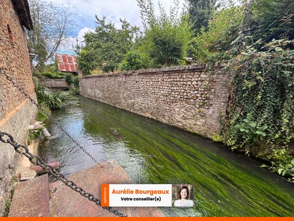 Ensemble Immobilier avec Cour, Dépendances et Accès à la Risle – La Ferrière-sur-Risle (27760)