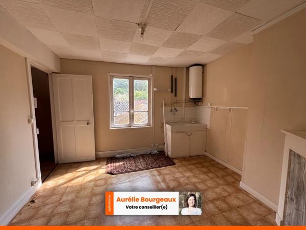 Ensemble Immobilier avec Cour, Dépendances et Accès à la Risle – La Ferrière-sur-Risle (27760)