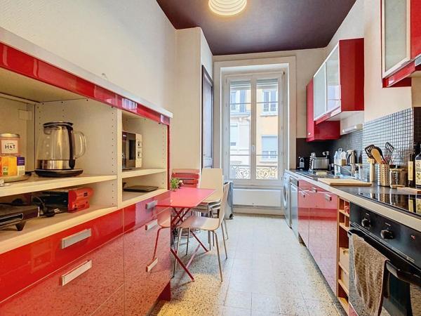 T2- MEUBLE – 61 m2 – 69006 LYON