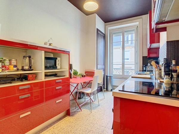 T2- MEUBLE – 61 m2 – 69006 LYON