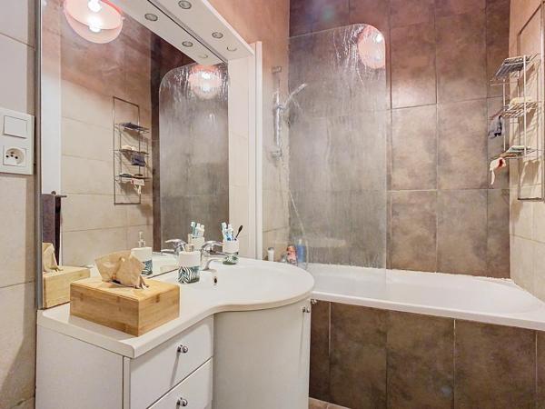 T2- MEUBLE – 61 m2 – 69006 LYON
